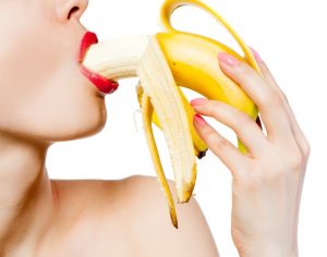 Erotične zgodbe | Zapeljala ga je z banano