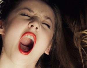 Evine erotične zgodbe | Ona bi se igrala